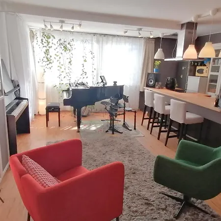 Lovely Central Flat With Grand Piano, Family Friendly
